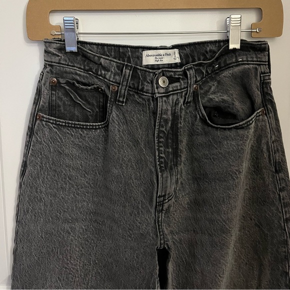 Abercrombie and Fitch High Rise Loose Jean size 26 extra tall - Picture 6 of 8